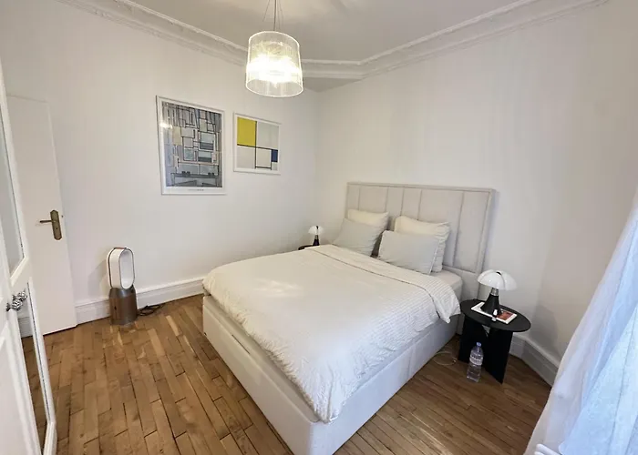 Luxury, Elegant, Eiffel Tower View דירה