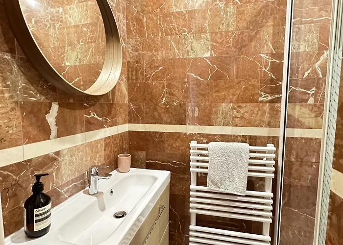 Luxury, Elegant, Eiffel Tower View * Paris