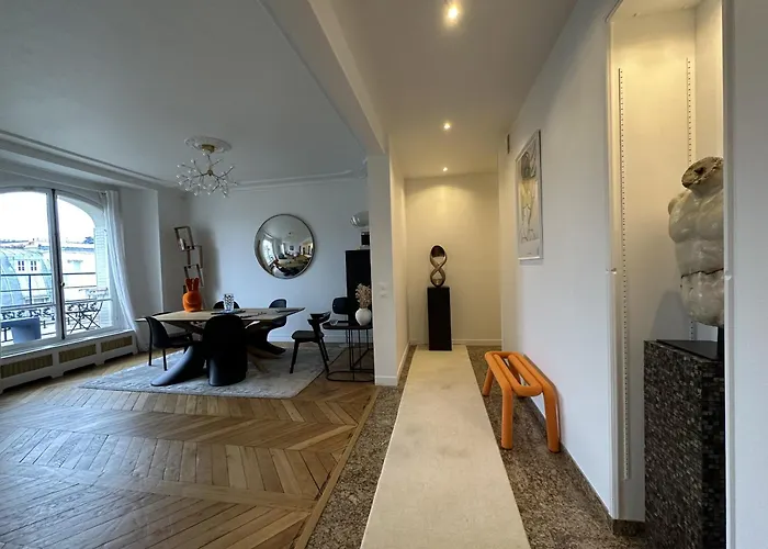 Luxury, Elegant, Eiffel Tower View *